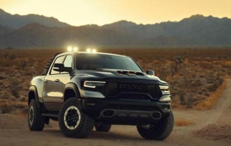 在冷启动时听到2021 Ram 1500 TRX的声音