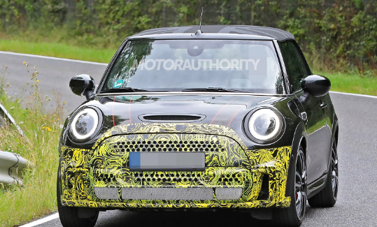 2022 Mini Convertible间谍照片：轻度的改头换面 