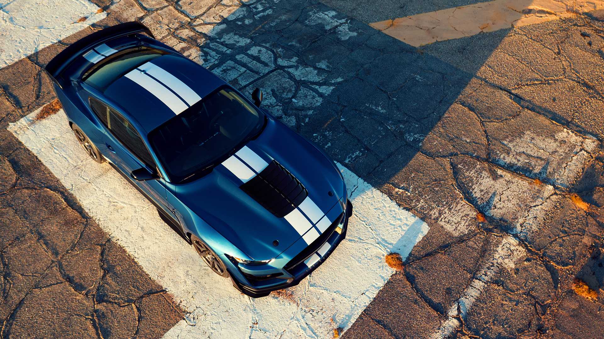 2021福特谢尔比GT500获得新颜色的碳纤维处理套件