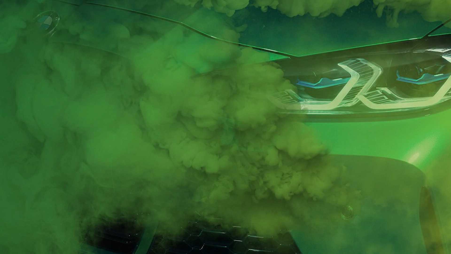 新宝马M3前导图像展示其鲜绿色的漆