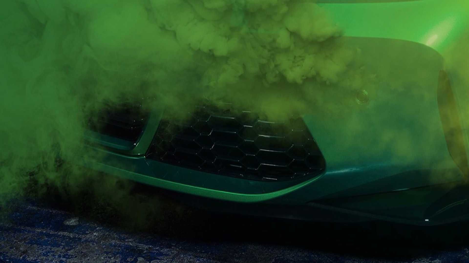 新宝马M3前导图像展示其鲜绿色的漆