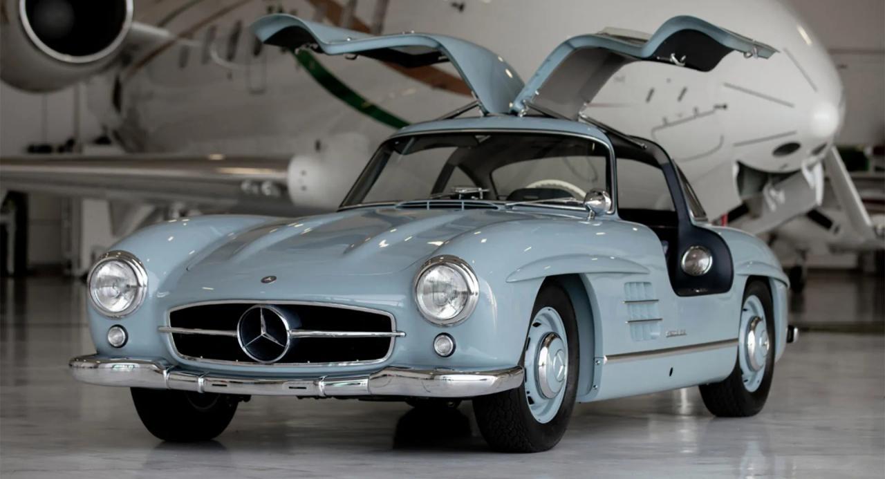 1957年梅赛德斯-奔驰300SL鸥翼式飞机拍卖会吸引了超过100万美元的竞标并攀升