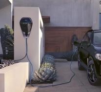 2021年宝马iX3是一款昂贵的电动SUV，在英国的售价比X6高出61,900英镑