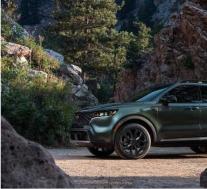 2022年起亚Sorento插电式混合动力中型3行SUV拥有30英里的续航里程