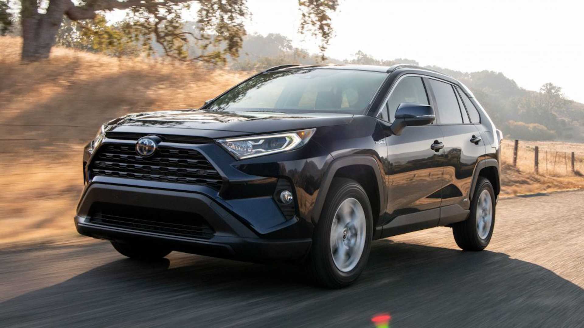 新款丰田RAV4混合动力车型介于入门级和顶级之间