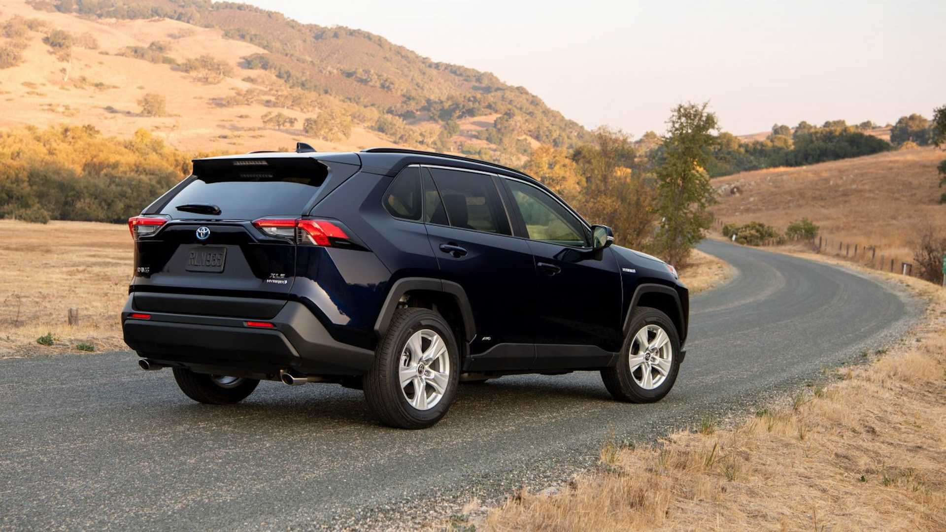 新款丰田RAV4混合动力车型介于入门级和顶级之间