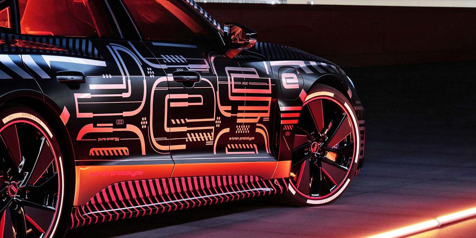 奥迪的e-tron GT使用扬声器来震撼其出色的性能