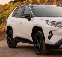 丰田RAV4在2021年获得了新的混合动力XLE高级装饰