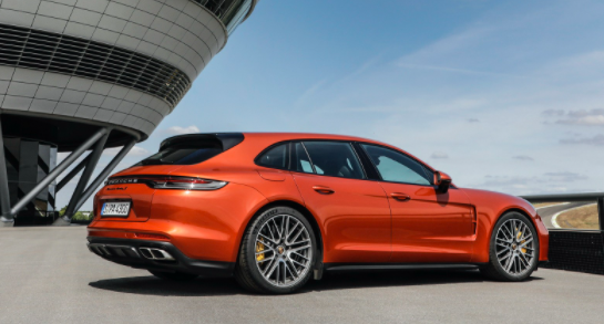 2021年保时捷Panamera Turbo S在3.3秒内完成了0-60 MPH的首次评测