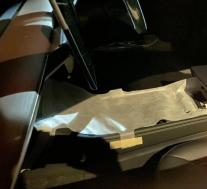 2021年特斯拉Model 3带有黑暗的窗户环绕和经修订的中控台