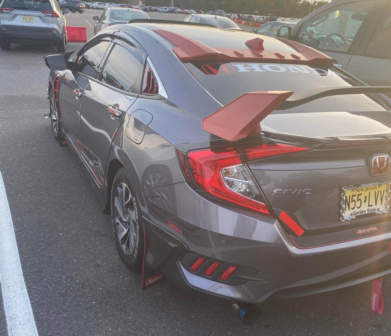 本田思域轎車試圖變得太難成為R型Lookalike