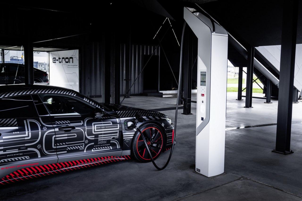 2021年奥迪E-Tron GT RS要获得700马力的三电机？