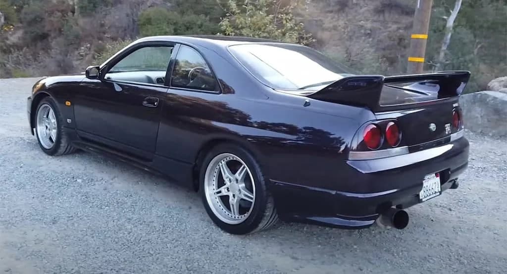 日产Skyline R33 GT-R会提醒您90年代有多伟大