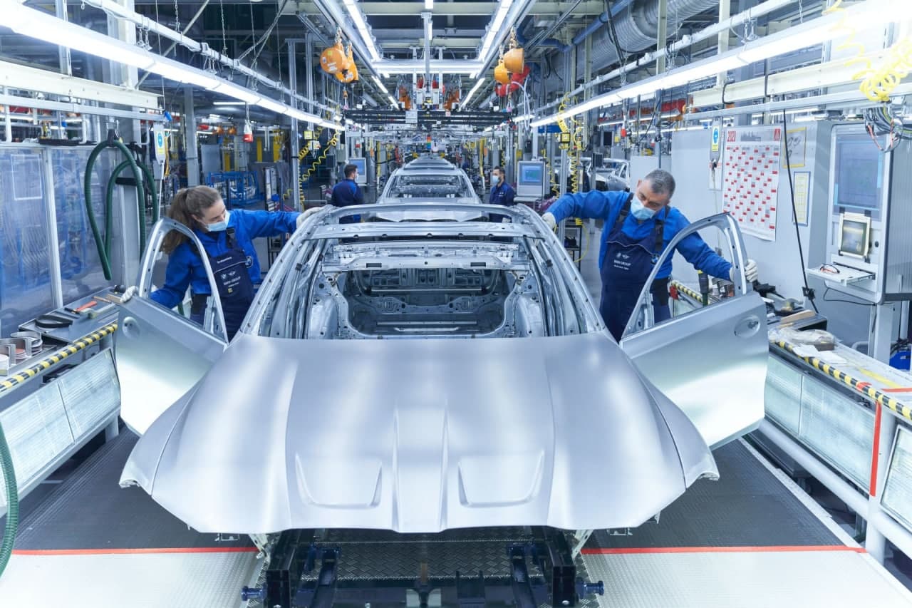 新款2021年宝马M3在慕尼黑工厂开始生产，三月开始交付