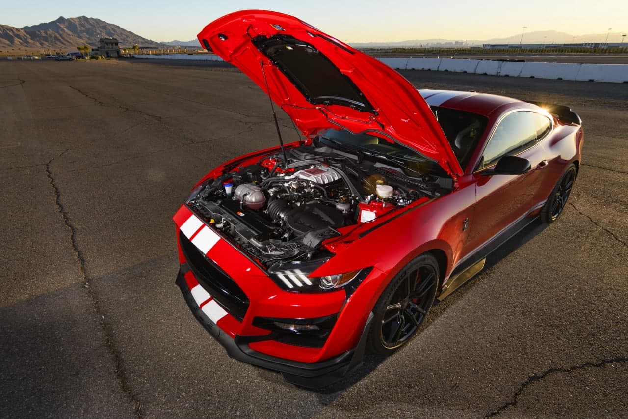 福特的760 HP Predator V8引擎即将出现在您附近的箱子里