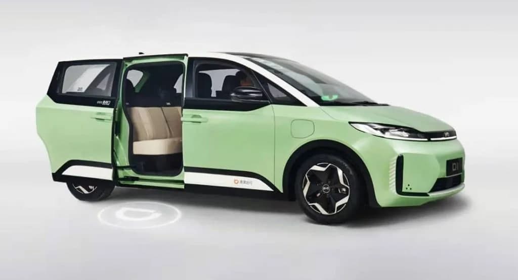 中国的比亚迪和滴滴推出了专为乘车称赞的D1电动汽车