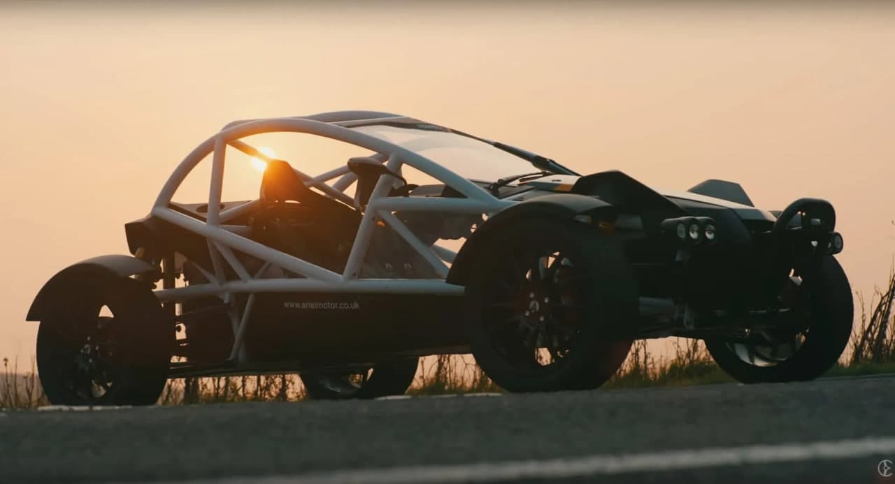 Ariel Nomad R精简的基本型跑车有待驾驶