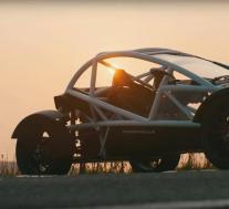 Ariel Nomad R精简的基本型跑车有待驾驶