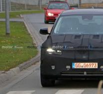 2022年现代Ioniq 5与生产车身和照明灯刺
