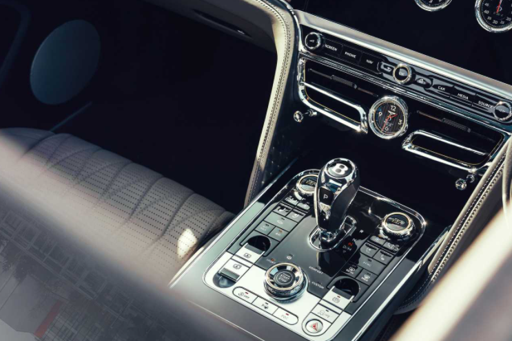 2021年Bentley Flying Spur V8开始生产，可产生524马力