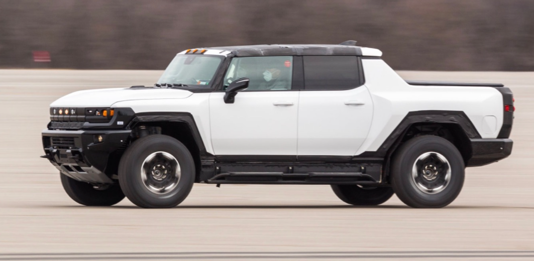 GMC Hummer EV原型在通用汽车试验场进行测试