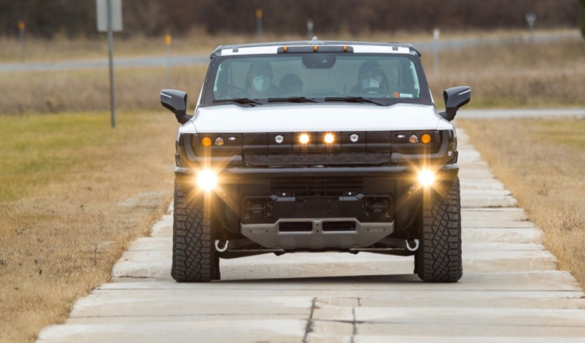 GMC Hummer EV原型在通用汽车试验场进行测试