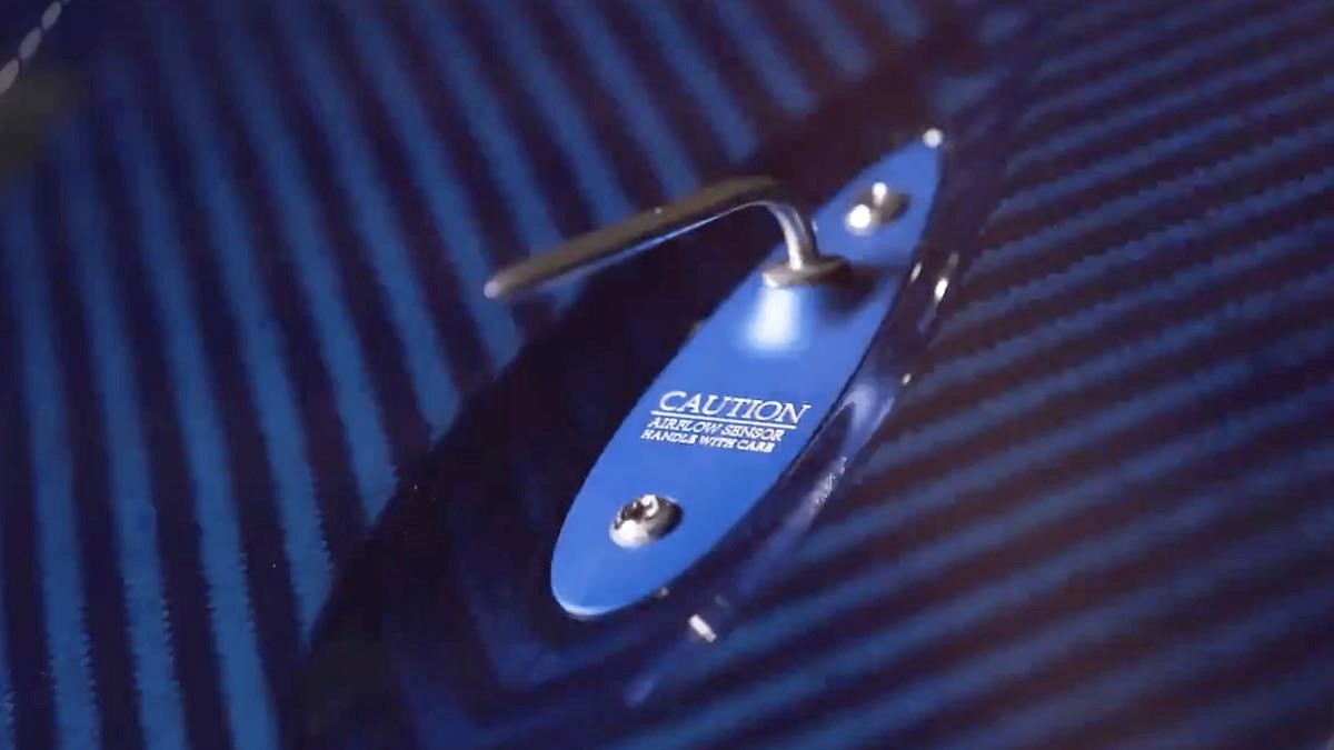 帕加尼（Pagani）推出新的超级跑车，展示航空配件