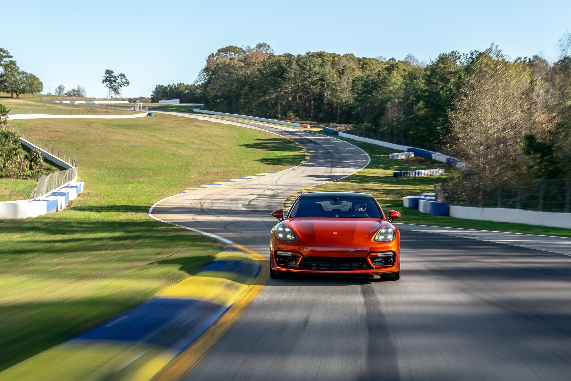 保时捷Panamera Turbo S击败Taycan超过2秒，在亚特兰大公路上创造了最快的轿车记录 