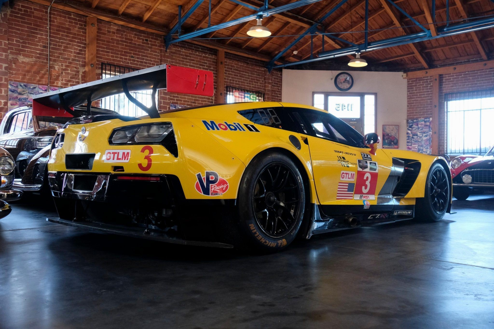 您可以购买勒芒赛车的2014年雪佛兰Corvette C7.R