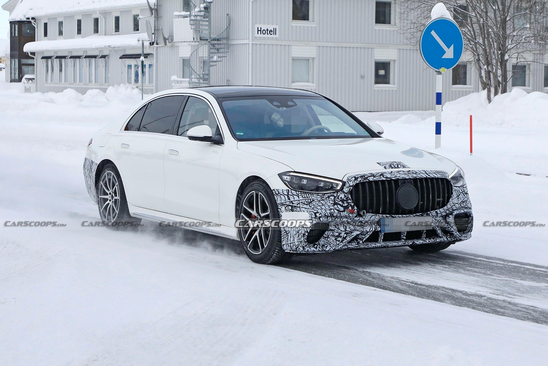 2022年梅赛德斯AMG S63e失去了更多迷彩，为我们带来最好的外观