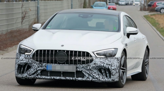 梅赛德斯-AMG GT 4门翻新的Spied