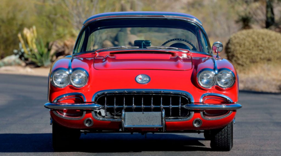 红白相间的1958年雪佛兰克尔维特即将被拍卖