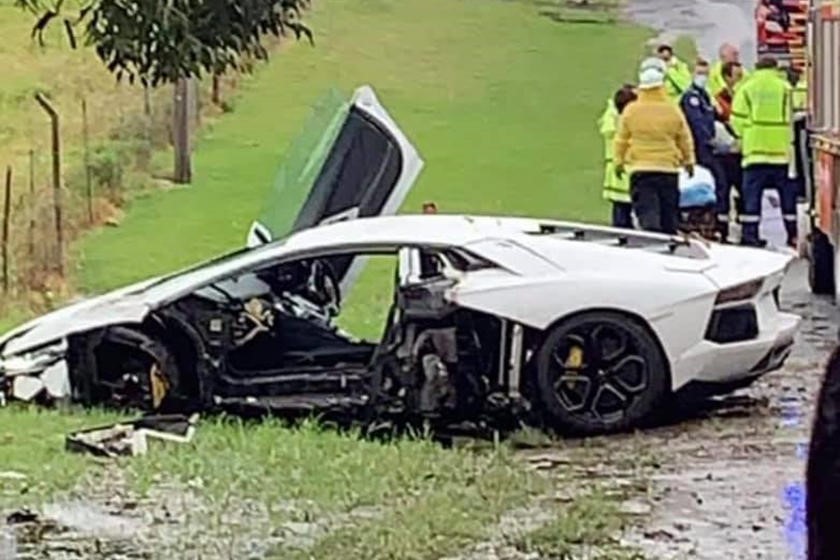 兰博基尼Aventador和保时捷911 Turbo在疯狂的澳大利亚风暴中相撞
