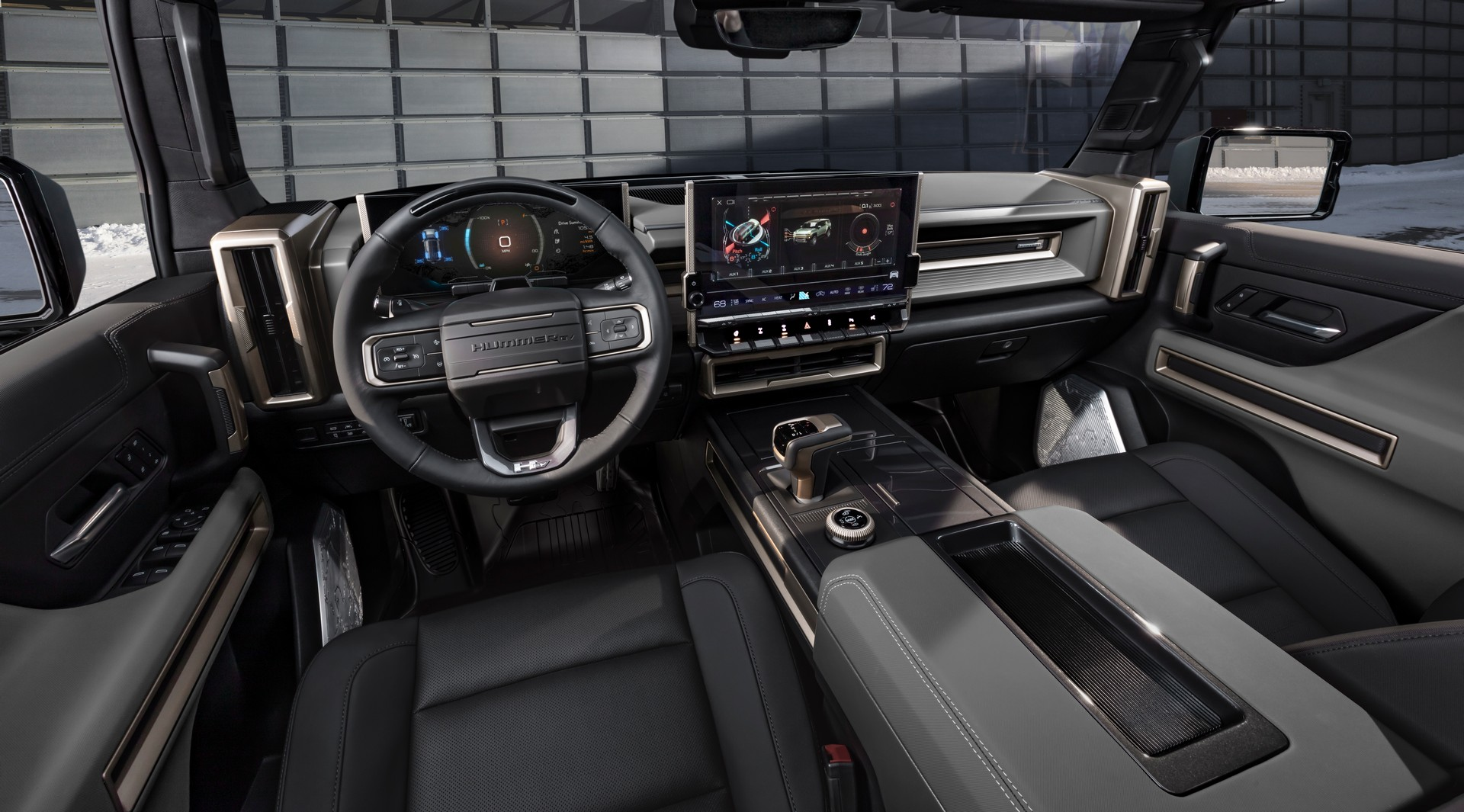 2024 GMC悍马电动SUV首次亮相，830 HP和300英里续航里程