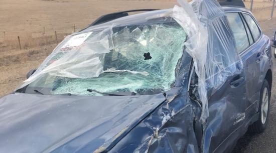 斯巴鲁驾驶员看着挡风玻璃破裂穿越了几个州
