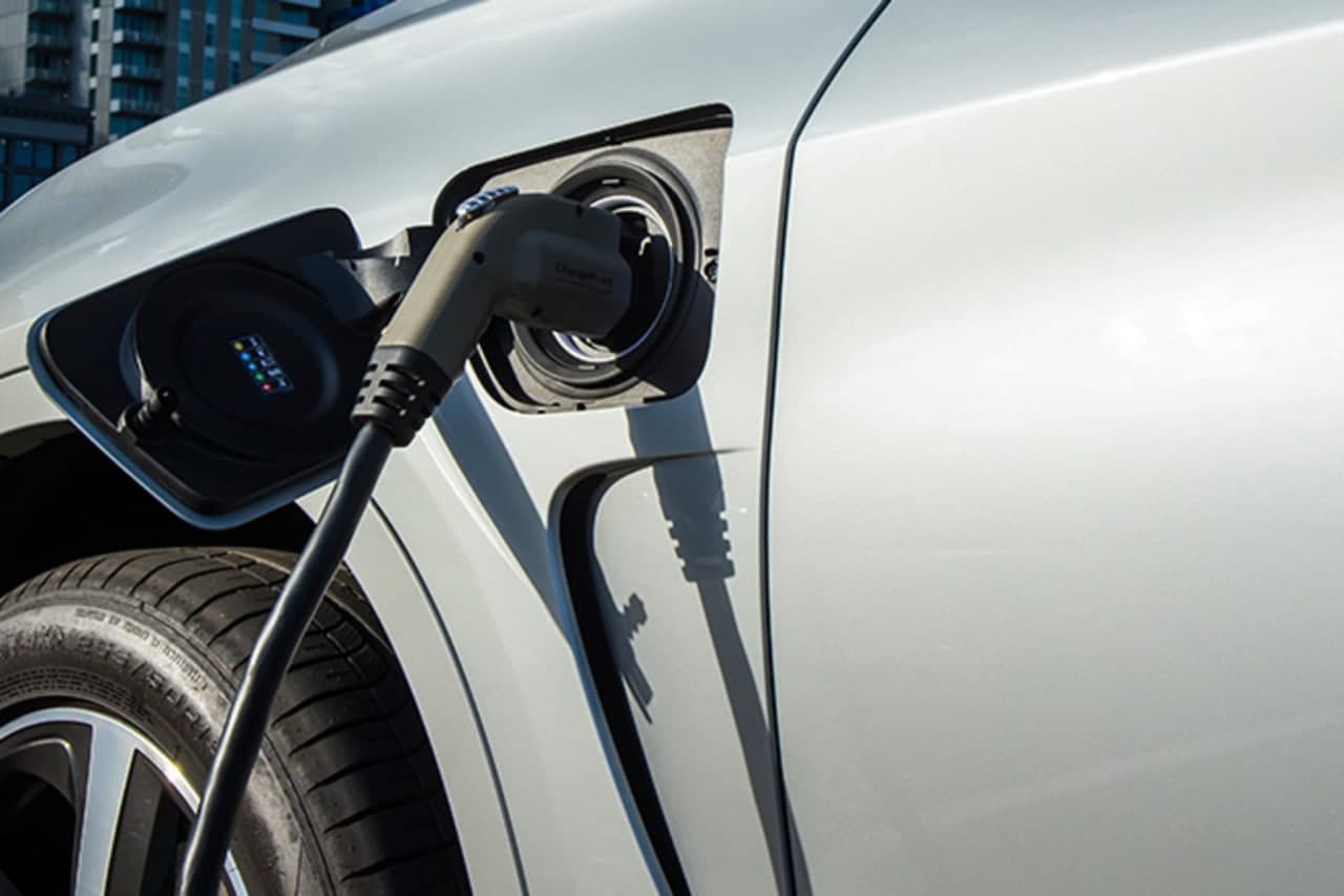 宝马和戴姆勒与英国石油联手扩大电动汽车基础设施