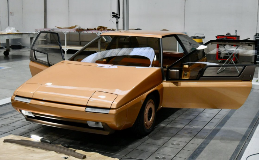 马自达（Mazda）于1981年推出MX-81概念车，展望未来