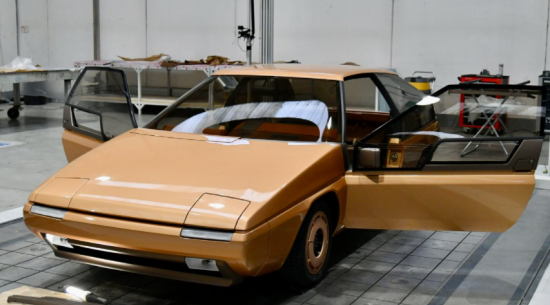 马自达（Mazda）于1981年推出MX-81概念车，展望未来