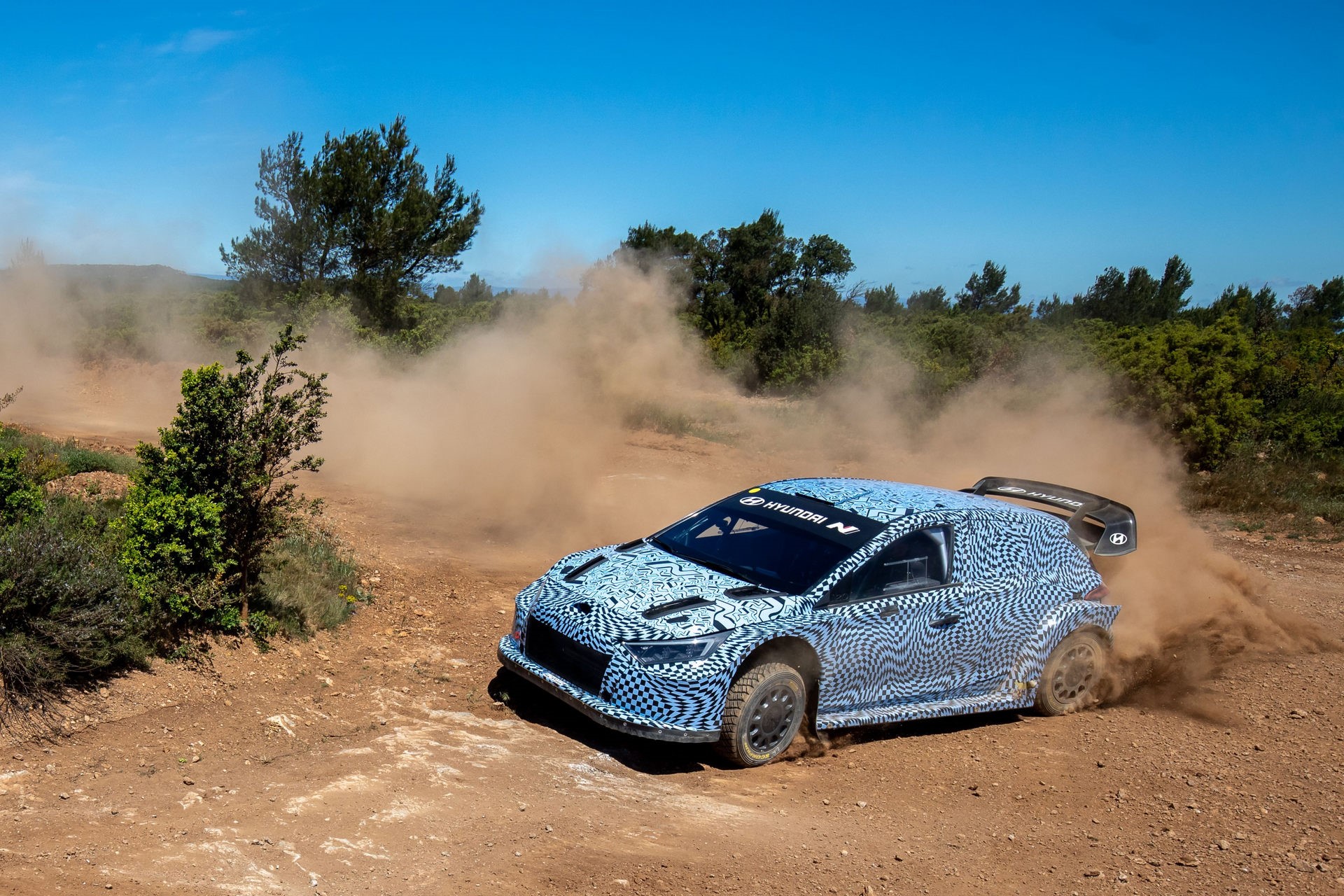现代汽车开始为2022年赛季测试其基于i20 N的混合动力WRC赛车