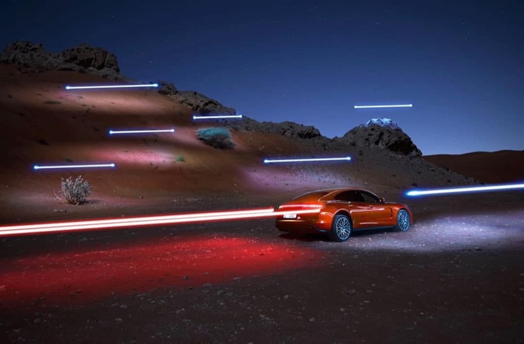 汽车资讯：摄影师使用无人机为保时捷Panamera创作梦幻般的光绘 
