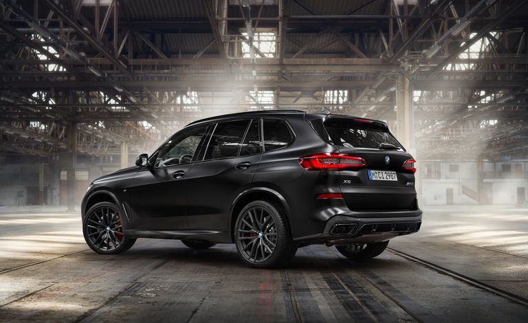 2022 款 BMW X5 Black Vermilion Edition 是一款装载、涂黑、独家 xDrive40i