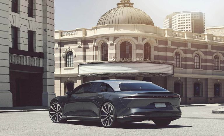 2022 年 Lucid Air 获得令人印象深刻的官方 EPA 范围估计