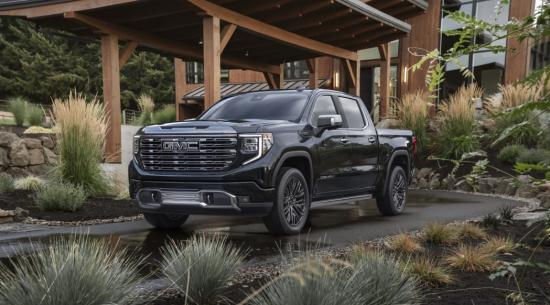 2022 年 GMC Sierra 进行了大修内饰、新的 Denali Ultimate 和 AT4X