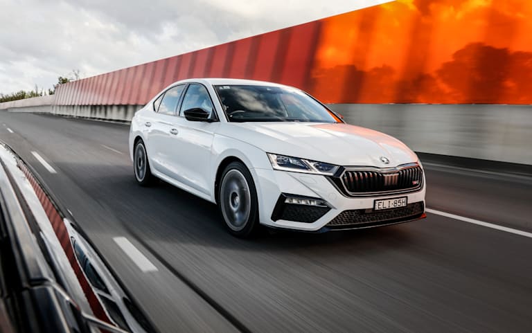 标致 508 GT  v  斯柯达明锐 RS  对比评测