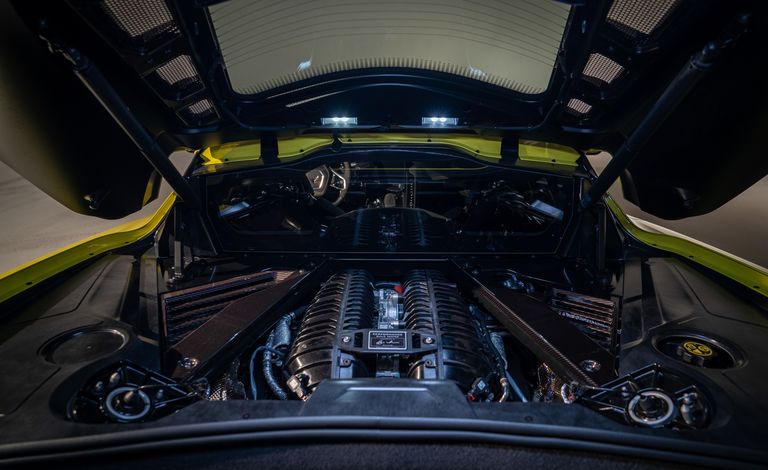 2023 年雪佛兰 Corvette Z06 与保时捷 Cayman GT4 的比较