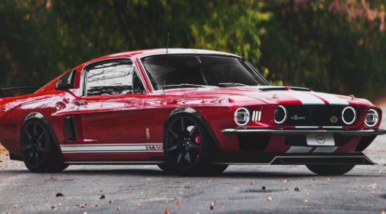 现代化的福特野马Shelby GT500
