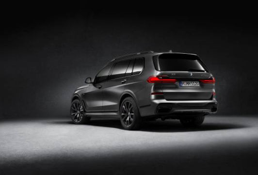 2021宝马X7 Dark Shadow Limited渲染图