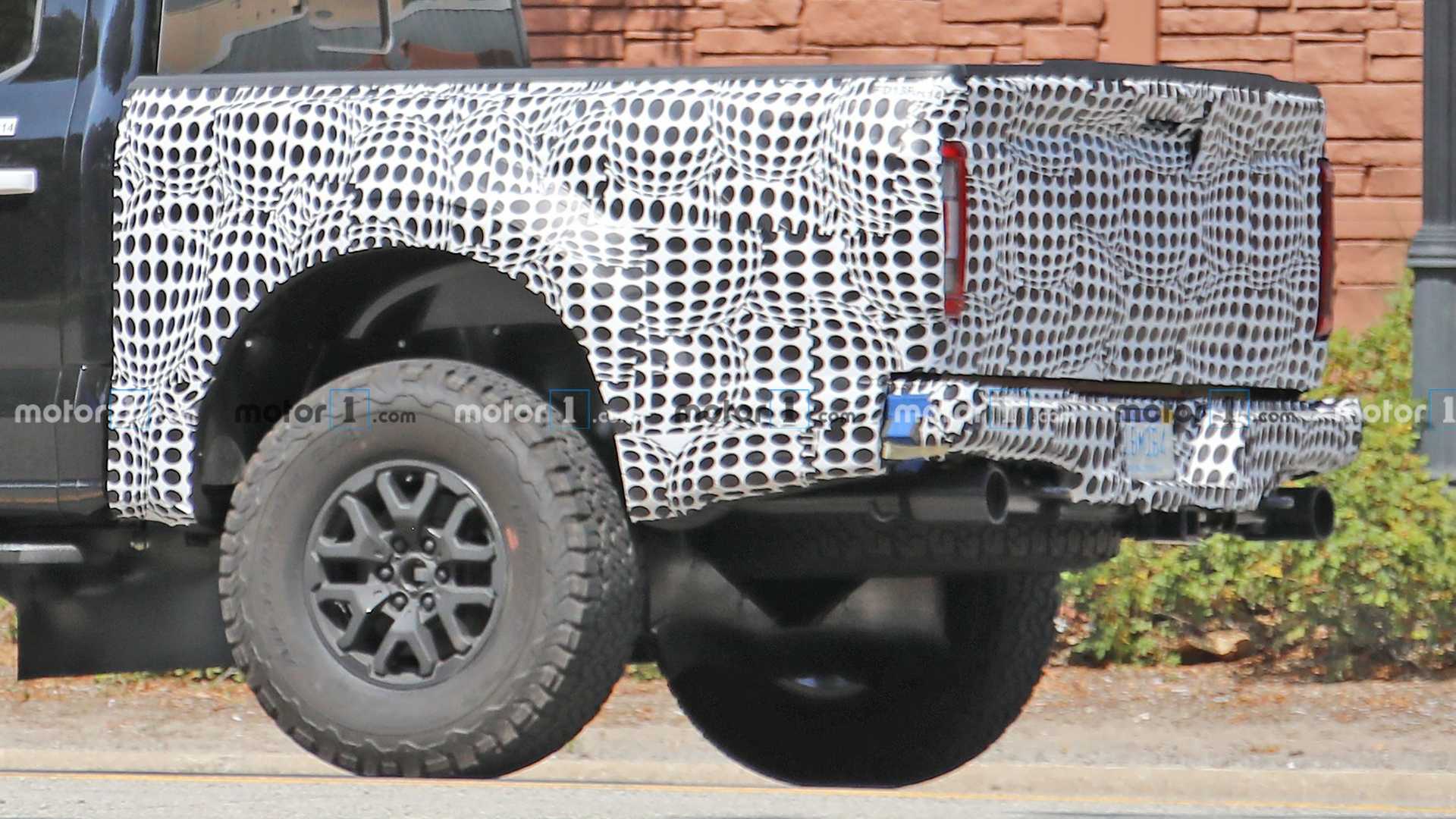 2021年福特F-150猛禽与一个令人惊讶的谦虚格栅