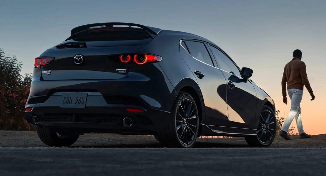 2021 Mazda3 Turbo像合适的舱口盖一样加速加速，在5.7秒内达到60 MPH
