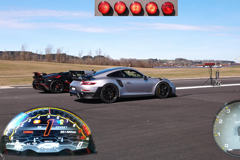 加速赛:保时捷911 GT2 RS vs兰博基尼Aventador SVJ